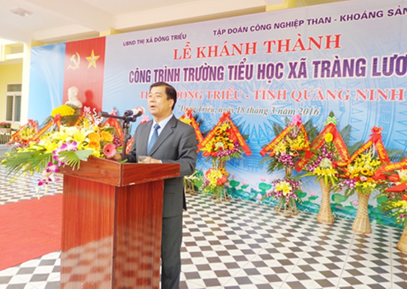 Đồng chí Hà Hải Dương-Tỉnh ủy viên- Phó Bí thư Thị ủy- Chủ tịch UBND thị xã phát biểu tại buổi lễ Khánh thành công trình trường Tiểu học xã Tràng Lương
